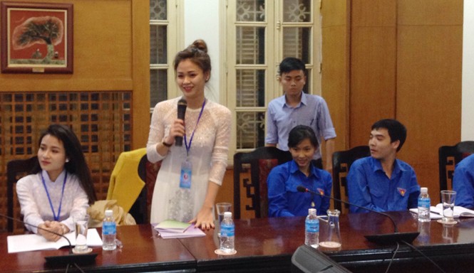 Tài năng trẻ hiến kế Tài năng trẻ thảo luận chủ đề “Khát vọng cống hiến bản sắc Việt”. Ảnh: Quang Lộc.