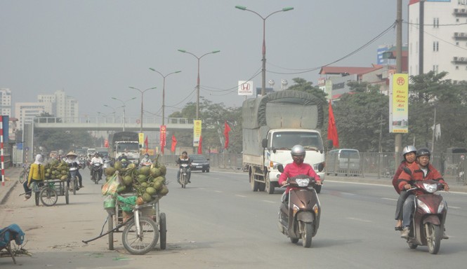 Hàng rong lấn chiếm lòng đường Hàng rong lấn chiếm lòng đường