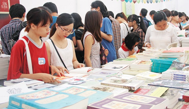 Gỡ khó cho các nhà xuất bản Số lượng xuất bản phẩm không tăng, nhưng lãnh đạo ngành khẳng định chất lượng sách cải thiện hơn. Ảnh: Toan Toan.