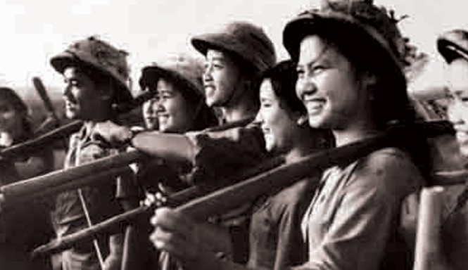 Một chuyện tuổi thơ Những cô gái thanh niên xung phong. Ảnh: Mai Nam.