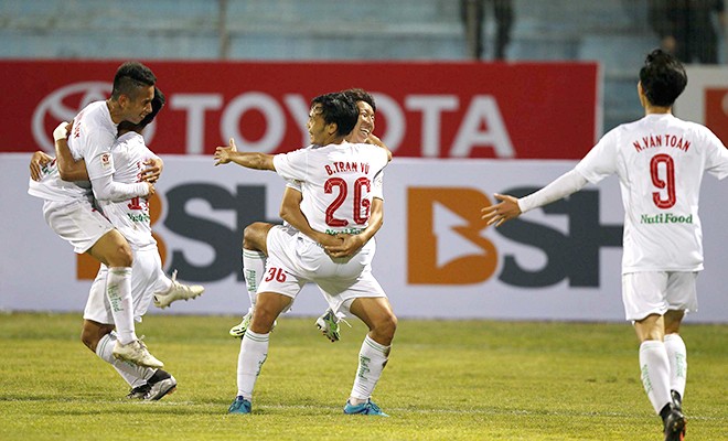 HAGL: Đường dài mới biết ngựa hay Các cầu thủ HAGL ăn mừng trận thắng tưng bừng 5-0 trước CLB Hà Nội. Ảnh: Thể thao văn hóa.