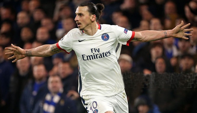 Chelsea trắng tay Một tay Ibrahimovic loại Chelsea khỏi Champions League năm nay. Ảnh: GETTY IMAGES.