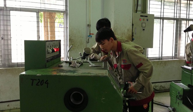 Trường nghề đầu tư triệu đô, tuyển sinh lay lắt Nhiều máy móc đầu tư đắt tiền nhưng không tận dụng tối đa năng suất ở các trường nghề.