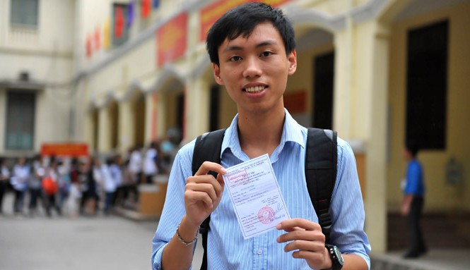 Cảm xúc cử tri trẻ Nguyễn Thế Hoàn hoàn thành quyền và nghĩa vụ cử tri. Ảnh: Xuân Tùng.