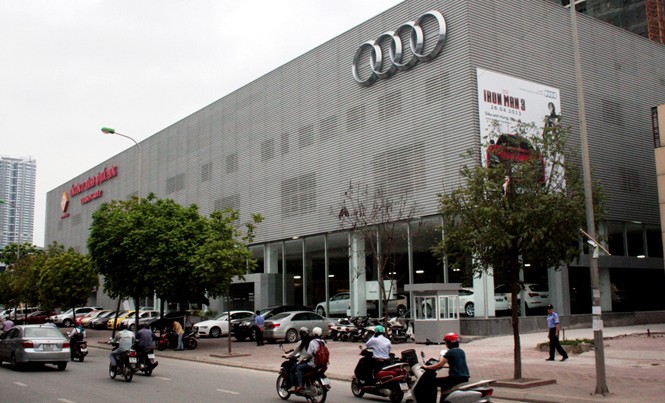 Hết “độc quyền” nhập khẩu xe hơi? Showroom Audi Hà Nội.