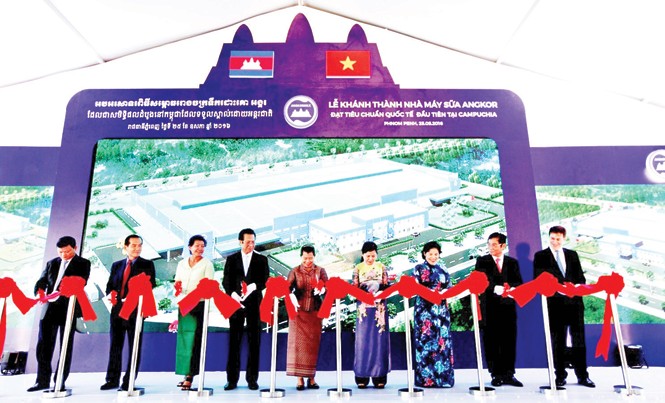 Bí quyết vươn khơi của doanh nghiệp vốn hóa 10 tỷ USD Tháng 5/2016, Vinamilk khánh thành nhà máy sữa An Kor đạt tiêu chuẩn quốc tế đầu tiên tại Campuchia.