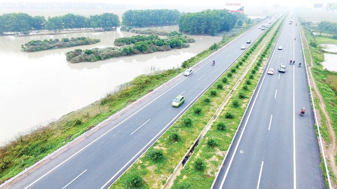 Làm cao tốc Bắc - Nam 230 nghìn tỷ: Có ưu ái đường bộ? Dự án đầu tư cao tốc Bắc - Nam đang có nhiều ý kiến trái chiều. Ảnh: Hồng Vĩnh.