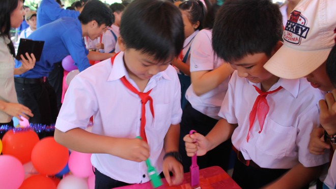 'Chiếc xe tri thức' hấp dẫn nghìn trẻ em “Chiếc xe tri thức” gắn bó chặt chẽ giữa văn hóa đọc và thực hành.