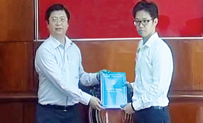 Vụ bổ nhiệm cán bộ siêu tốc: Chờ cách 'tự xử' văn minh nhất Ông Vũ Minh Hoàng (bìa phải).
