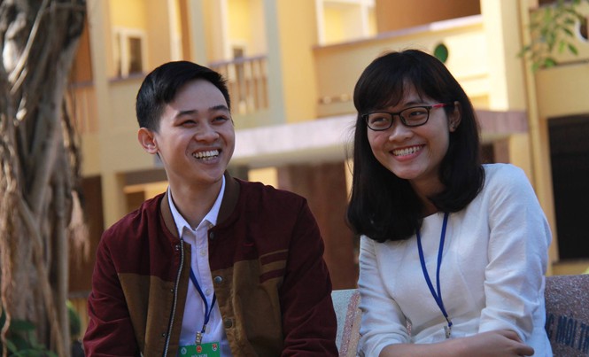 Sinh viên nghiên cứu thảo dược, thực vật giảm ô nhiễm Vùi Văn Kiên và Cao Thị Việt Nga.