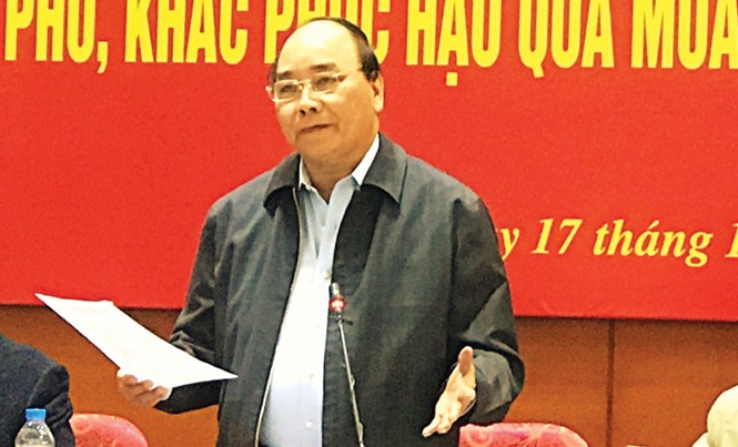 Mưa lũ miền Trung: Bài học bảo vệ rừng và 'phép thử' lãnh đạo Thủ tướng Nguyễn Xuân Phúc yêu cầu tập trung cứu hộ người dân vùng lũ, không để họ phải trông chờ, bị đói khát. Ảnh: Phạm Anh.
