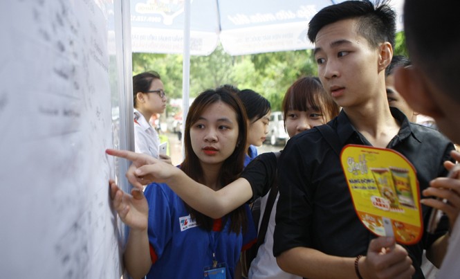 Quy chế tuyển sinh 2017: Cần có giải pháp chống 'cấy' điểm Thí sinh dự thi THPT Quốc gia 2016 tại hội đồng thi ĐH Thủy lợi - Hà Nội. Ảnh: Ngọc Châu.
