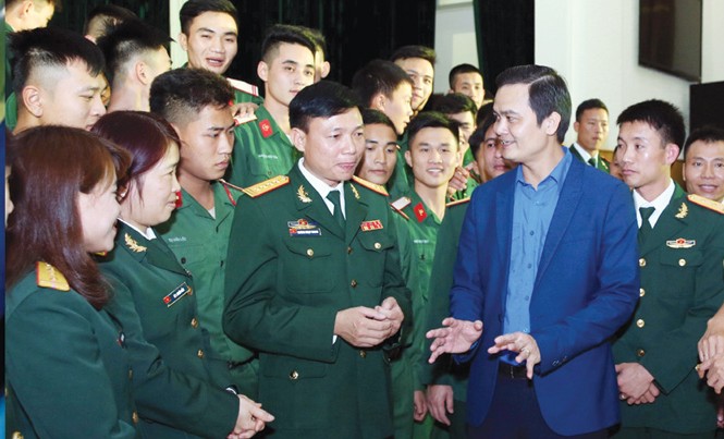 Xuân về ấm áp tình người Bí thư T.Ư Đoàn Bùi Quang Huy trò chuyện với cán bộ, ĐVTN Lữ đoàn Đặc công biệt động 1.