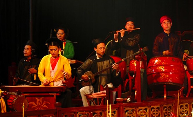 Khi nhạc công tuồng đi đánh ở đám ma Thầm lặng sau sân khấu nhưng các nhạc công góp phần không nhỏ trong sự thành công của mỗi vở diễn.
