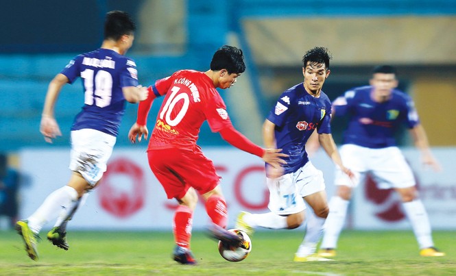 HAGL có chiến thắng mở hàng Công Phương có cú đúp đầu tiên ở Toyota V-League 2017, góp công lớn trong chiến thắng đầu tiên của HAGL mùa này. Ảnh: VSI.