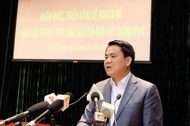 Chủ tịch Hà Nội: Cách chức trưởng công an nếu không dẹp vỉa hè Ông Nguyễn Đức Chung - Chủ tịch UBND TP Hà Nội