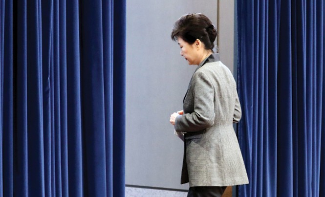 Tổng thống Hàn Quốc “ngã ngựa”, Việt Nam bị ảnh hưởng Bà Park Geun-hye chính thức bị phế truất và bị luận tội. Ảnh: Korea Herald.