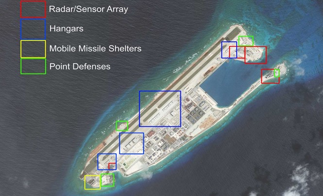 Trung Quốc sắp hoàn thiện 'Bộ tam' nguy hiểm trên biển Đông Các hệ thống radar, hầm chứa máy bay, nhà chứa tên lửa di động và điểm phòng ngự mà Trung Quốc xây dựng, lắp đặt trên đá Chữ Thập thuộc quần đảo Trường Sa. Ảnh: AMTI.