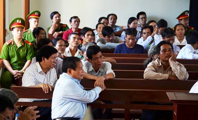 Phóng viên đưa tin tại tòa bị giang hồ dọa giết Những người có liên quan tại phiên tòa.