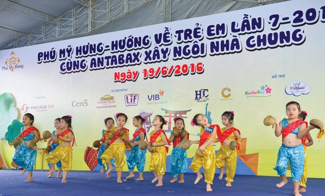 Phú Mỹ Hưng: Sức hút của đô thị văn minh, cộng đồng nhân văn Ngày hội Phú Mỹ Hưng hướng về trẻ em, một hoạt động ý nghĩa cho các em thiếu nhi vào mỗi dịp hè.