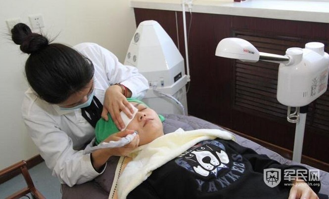 'Cơn sốt' chỉnh hình của sinh viên Trung Quốc Đi phẫu thuật thẩm mỹ là sự lựa chọn đầu tiên của nhiều sinh viên.