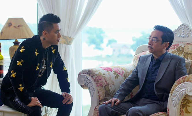 NSND Hoàng Dũng: Tiếc vì từ chối Lão Phật gia, may mắn nhận vai Người phán xử NSND Hoàng Dũng và diễn viên Việt Anh trong phim Người phán xử. Ảnh: Kiến Nghĩa.