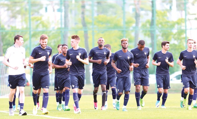 U20 World Cup 2017: Cuộc so tài của con trai các huyền thoại Marcus Thuram (thứ tư từ trái sang) trong màu áo U20 Pháp.