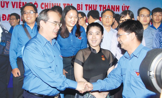 Bí thư Nguyễn Thiện Nhân: Mỗi thanh niên là một 'cảm biến' xã hội Bí thư Thành ủy TPHCM Nguyễn Thiện Nhân gặp mặt hơn 80 thanh niên gồm các nhà khoa học trẻ, kỹ sư, giảng viên, vận động viên, công nhân… tiêu biểu của thành phố ngày 21/5. Ảnh: NT-VM.