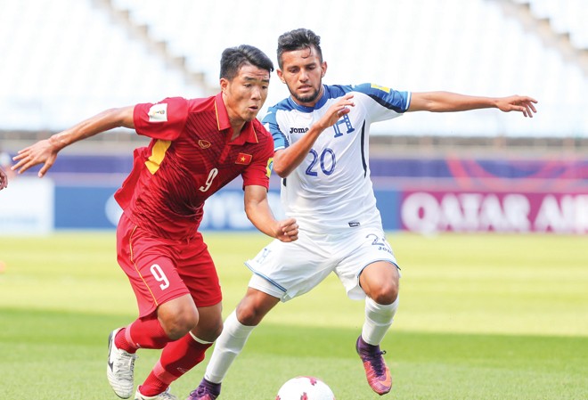 U20 Việt Nam và luồng gió mới cho V-League Kinh nghiệm quý thu được từ giải U20 thế giới sẽ giúp những cầu thủ trẻ như Đức Chinh phát huy hết khả năng ở chặng lượt về V-League năm nay. Ảnh: VSI.