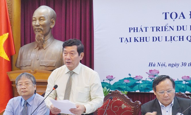Lùm xùm quanh xử lý vụ Sơn Trà: Thứ trưởng nhận lỗi và sao nữa? Thứ trưởng Huỳnh Vĩnh Ái (giữa) đã nhận trách nhiệm trước Phó Thủ tướng và công luận. Ảnh: Nguyên Khánh.
