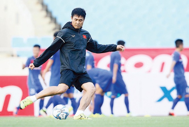 HLV Hữu Thắng đổ bệnh vì 'ghế nóng' SEA Games 29 là cơ hội cuối cùng để HLV Hữu Thắng có thể giữ ghế HLV trưởng các ĐTQG. Ảnh: VSI.