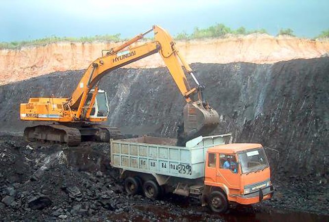 Đại dự án mỏ sắt Thạch Khê, Hà Tĩnh: Khó lường hết hậu quả về môi trường Trên công trường khai thác mỏ sắt Thạch Khê, Hà Tĩnh. Ảnh: PV.