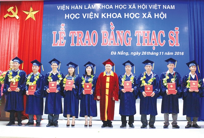 Nhiều trường sống nhờ đào tạo thạc sĩ Một buổi lễ tốt nghiệp thạc sĩ tại Học viện Khoa học xã hội thuộc Viện Hàn lâm KHXH Việt Nam.