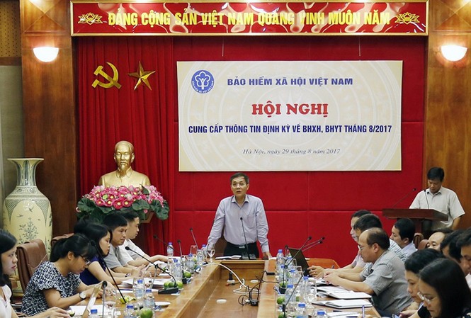 Triển khai BHYT học sinh, sinh viên 2017 - 2018 Ông Phạm Lương Sơn, Phó tổng giám đốc BHXH Việt Nam chủ trì cuộc họp bàn về BHYT HSSV.