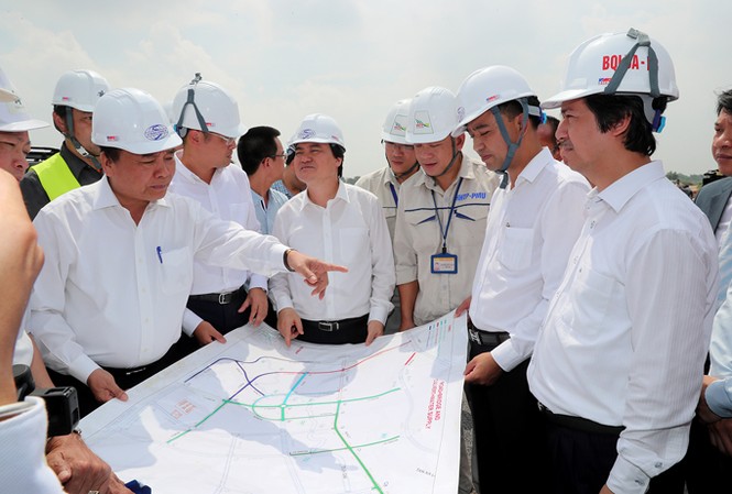 Xây ĐH Quốc gia Hà Nội thành trung tâm khu đô thị ĐH Thủ tướng Nguyễn Xuân Phúc kiểm tra thực tế xây dựng ĐHQGHN.