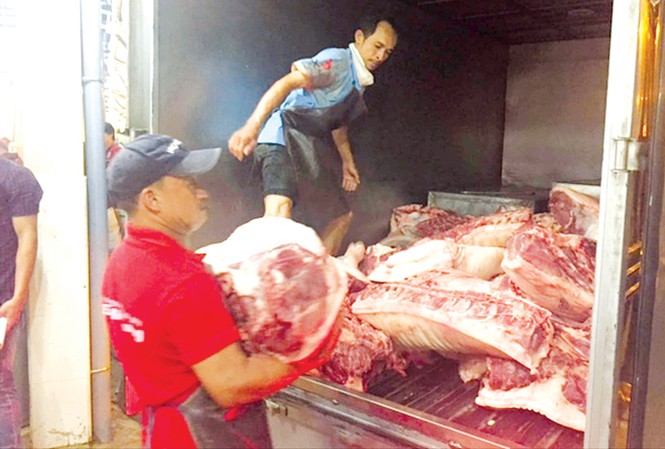 Ngày đầu cấm cửa heo không nguồn gốc: Vỡ trận Ngày đầu cấm cửa heo không nguồn gốc: Vỡ trận