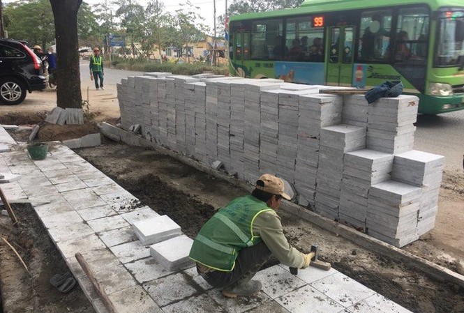Một m2 đá lát vỉa hè Hà Nội giá bao nhiêu? Ảnh: Trường Phong
