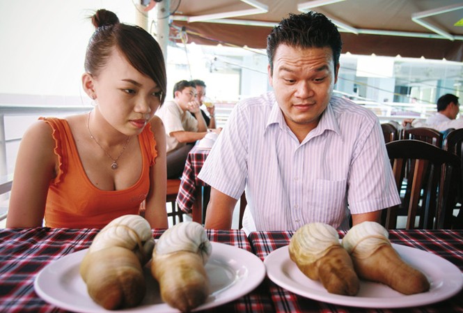 'Ðại sứ' ẩm thực thế giới Món tu hài nhập từ Bắc Mỹ về Sài Gòn, Tây cũng khoái mà ta cũng khoái. Ảnh: Trần Việt Ðức.