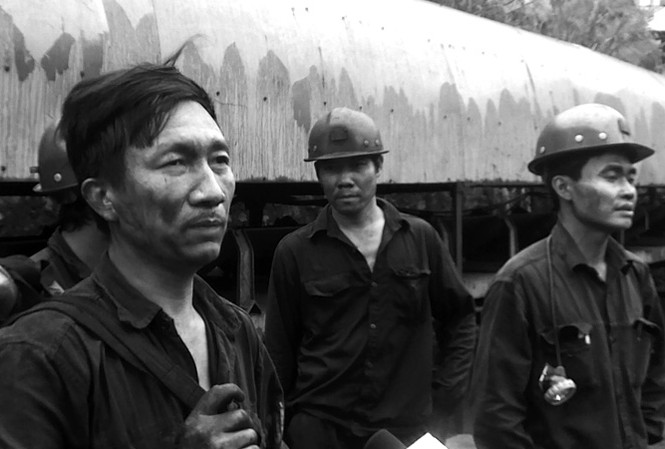Hơn 13 triệu người tham gia BHXH bắt buộc Hết quý I, ước số người tham gia BHXH bắt buộc là 13,1 triệu người, tăng 7,4% so với cùng kỳ. (Trong ảnh: Công nhân ngành than vừa tan ca).