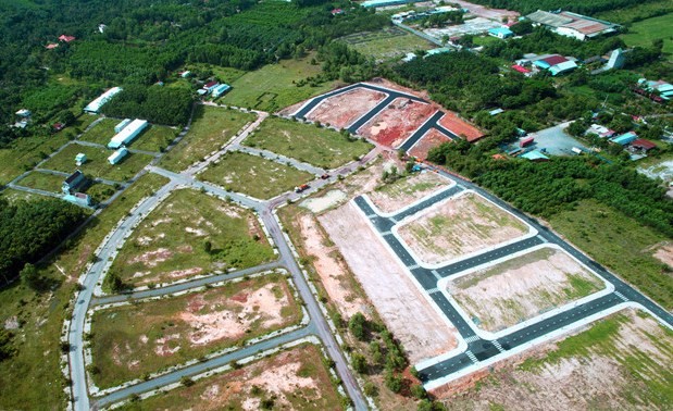 Bộ Tài chính nói gì về việc 'bán đất để ăn', dùng ô tô biếu tặng? Bộ Tài chính nói gì về việc 'bán đất để ăn', dùng ô tô biếu tặng?