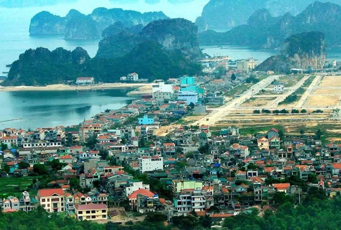 Cân nhắc giao đất 99 năm Đại biểu Quốc hội đề nghị cân nhắc với quy định thời hạn sử dụng đất 99 năm, trong khi đó Ban soạn thảo đề nghị giữ nguyên quy định này. (Trong ảnh là một góc Vân Đồn, Quảng Ninh). Ảnh: Hoàng Dương.