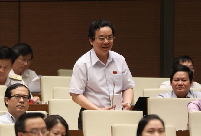 Ngày chất vấn đầu tiên tại kỳ họp thứ 5, Quốc hội khóa XIV Đại biểu Hoàng Văn Cường (Đoàn Hà Nội).