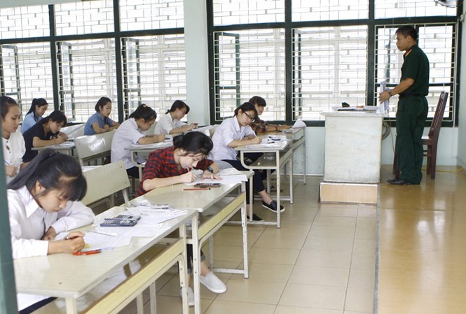 Hà Nội siết chặt kỷ luật phòng thi Thí sinh dự thi tốt nghiệp THPT Quốc gia năm 2017 tại Học viện Kỹ thuật Quân sự. Ảnh: Ngọc Châu.