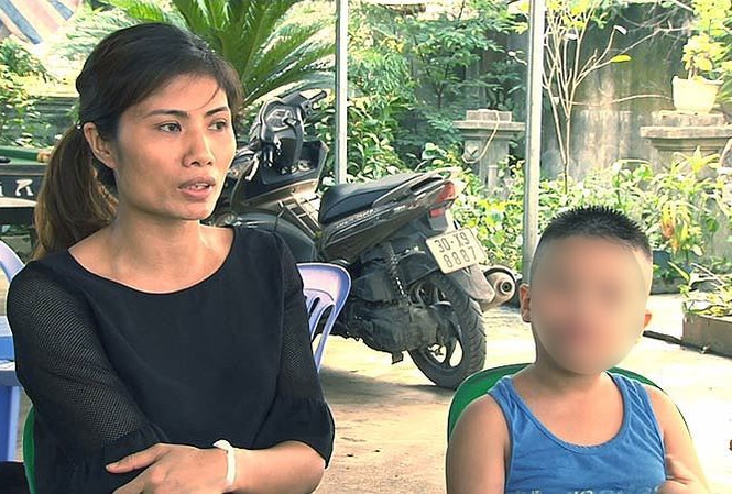 Vụ trao nhầm con ở Ba Vì: Gia đình khởi kiện bệnh viện Chị Vũ Thị Hương và con. Ảnh: Thái Hà