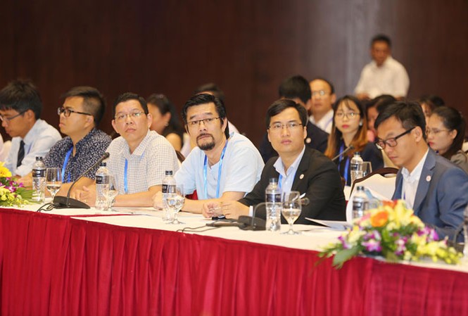 100 trí thức gốc Việt hiến kế giúp Quảng Ninh Các trí thức dự tọa đàm. Ảnh: H.D.
