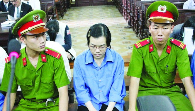 Huyền Như vay tiền với lãi suất “cắt cổ” Bị cáo Huyền Như tại tòa. Ảnh: Việt Văn