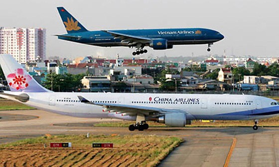 Xe băng chuyền đâm máy bay: Thiệt hại khoảng 1 triệu USD Máy bay China Airlines ở sân bay Tân Sơn Nhất. Ảnh minh họa.