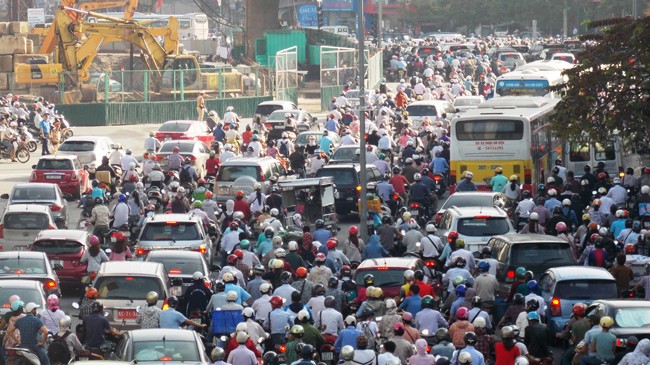 Đề xuất rút giấy phép 'lô cốt' gây ùn tắc Ùn tắc như “nêm” trên đường Nguyễn Trãi đoạn qua công trường hầm chui Thanh Xuân. Ảnh: T.Đảng