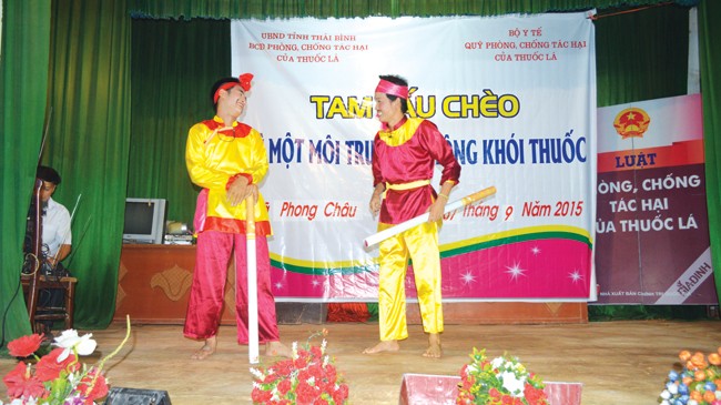 Tuyên truyền Phòng chống tác hại của thuốc lá bằng nghệ thuật chèo Biểu diễn Tam tấu chèo “Vì một môi trường không khói thuốc” tại xã Phong Châu, huyện Đông Hưng, tỉnh Thái Bình ngày 07/09/2015