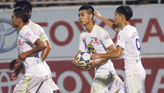 Đội tuyển tập trung, ông Miura 'bỏ qua' Công Phượng và HA.GL Cùng HA.GL trụ hạng V-League thành công nhưng Công Phượng (giữa) và Văn Toàn (phải) không được HLV Miura triệu tập vào ĐTQG đợt này. Ảnh: VSI